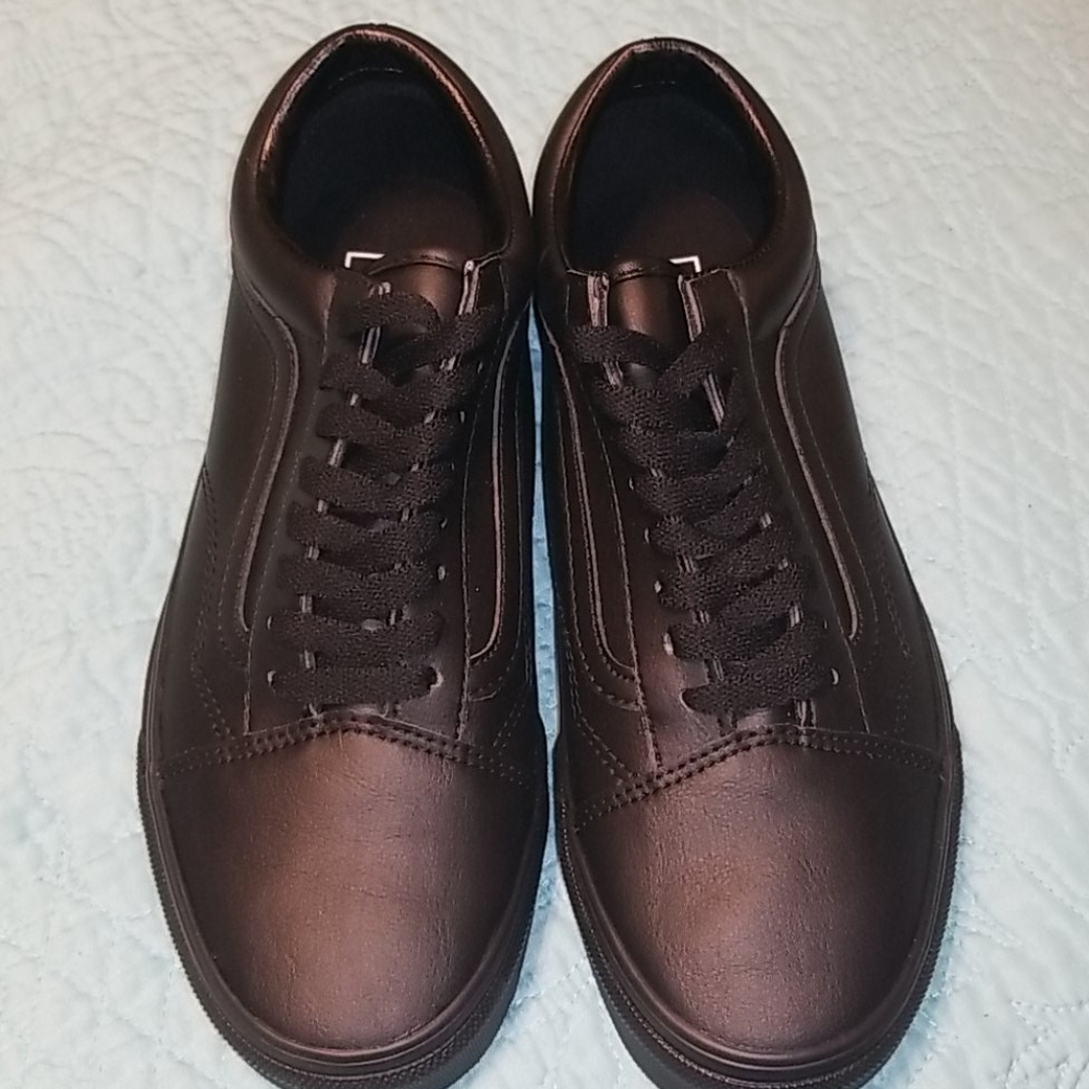 Shoes - Picture 3 of 4